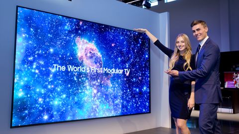 Samsungs neuer Fernseher ist groß. Ziemlich groß.