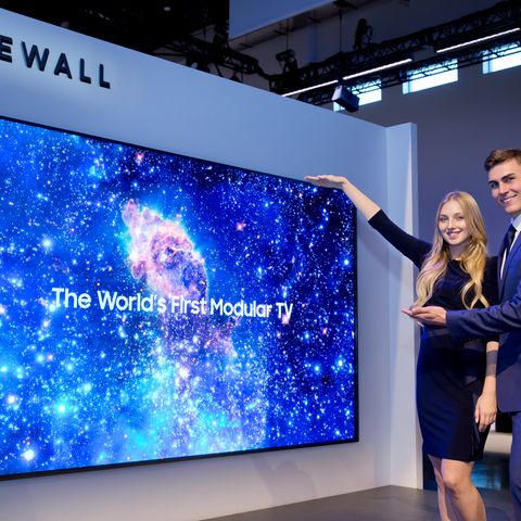 Samsungs neuer Fernseher ist groß. Ziemlich groß.