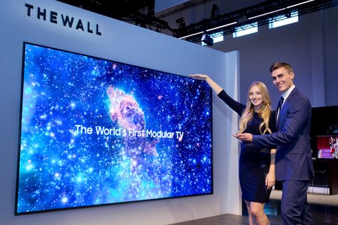 Samsungs neuer Fernseher ist groß. Ziemlich groß.