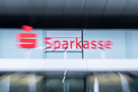 Logo am Firmenkunden-Center der Sparkasse