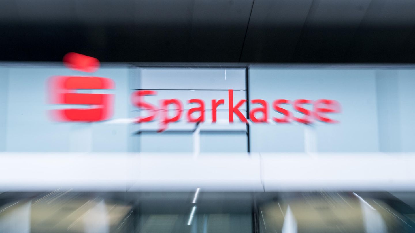 Logo am Firmenkunden-Center der Sparkasse