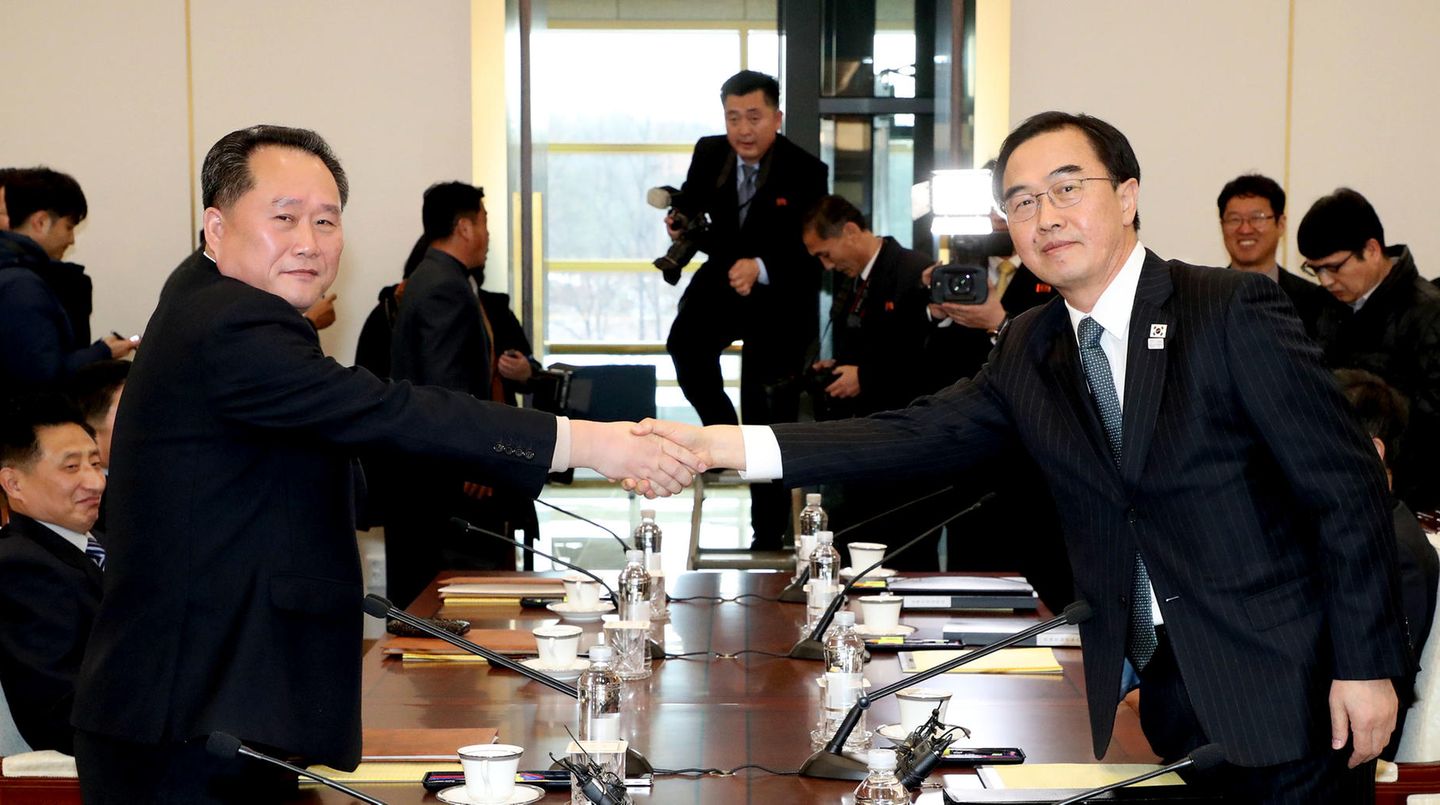 Handschlag beim Friedensgipfel zwischen Süd- und Nordkorea