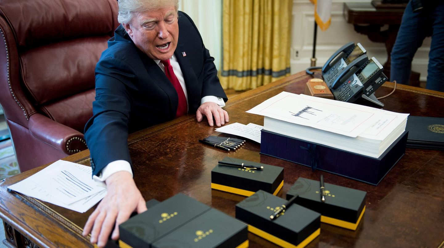 Donald Trump im Oval Office: Der Präsident zieht sich nach 16.15 Uhr offenbar lieber woandershin zurück
