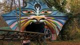 Spreepark  Eingang in die Unterwelt? Der Park im Berliner Bezirk Treptow-Köpenick war von 1969 bis 2002 in Betrieb, und er gehört für Seph Lawless zu den "Lieblingsplätzen zum Fotografieren".