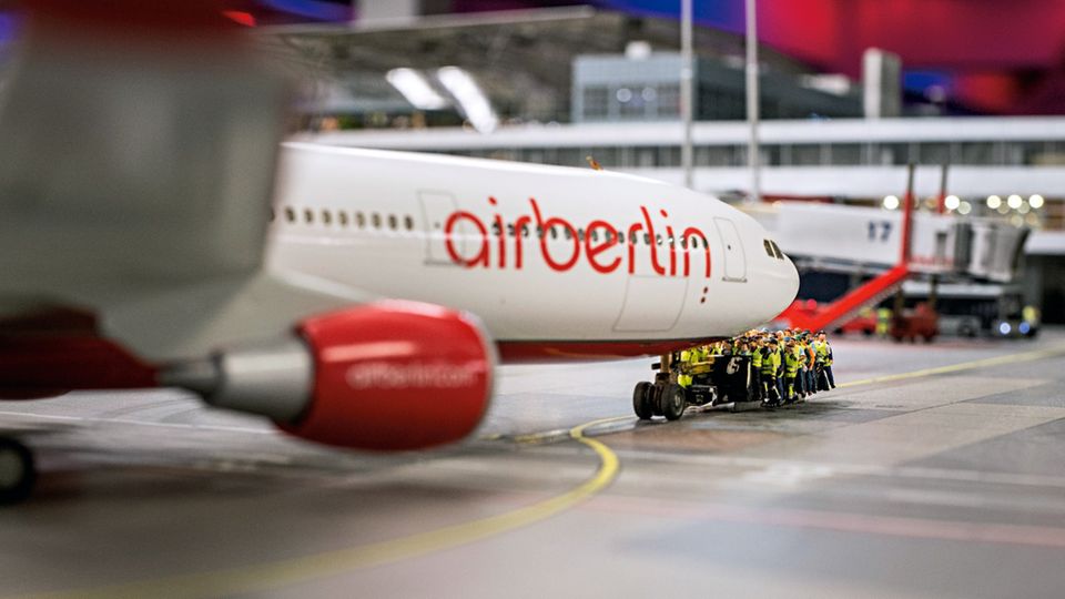 Hamburger Besuchermagnet: Nostalgie: Am "Knuffingen Airport" fliegen die Maschinen von Air Berlin noch Nostalgie: Am "Knuffingen Airport" fliegen die Maschinen von Air Berlin noch