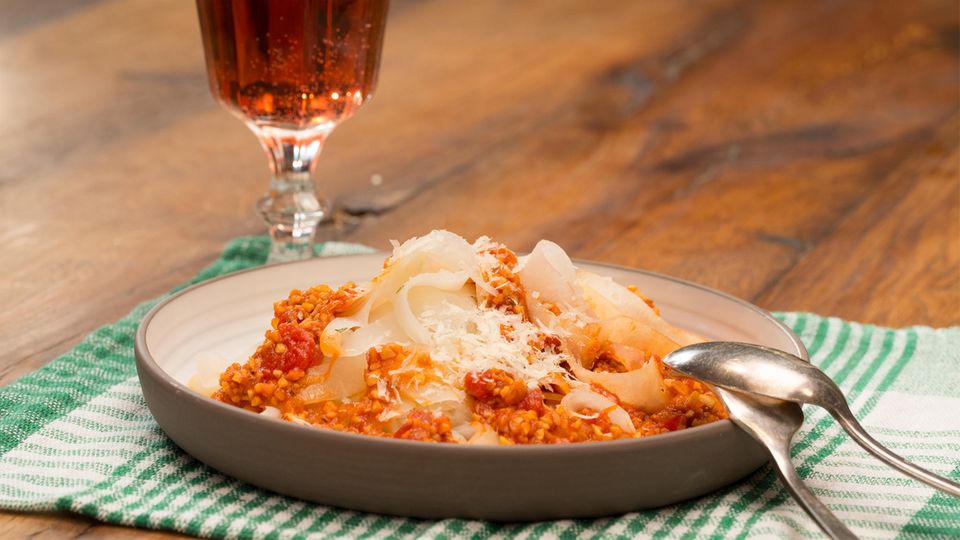 Gesunde Variante: Das leckerste Low-Carb-Rezept: Kohlrabispaghetti mit Soja-Bolognese