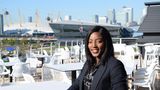 Bukky Dan-Musa, die für Events und Sales des Good Hotels zuständig ist, erzählt, dass die Hälfte der Mitarbeiter Quereinsteiger sind, die im Haus ein dreimonatiges Trainingsprogramm durchlaufen. 