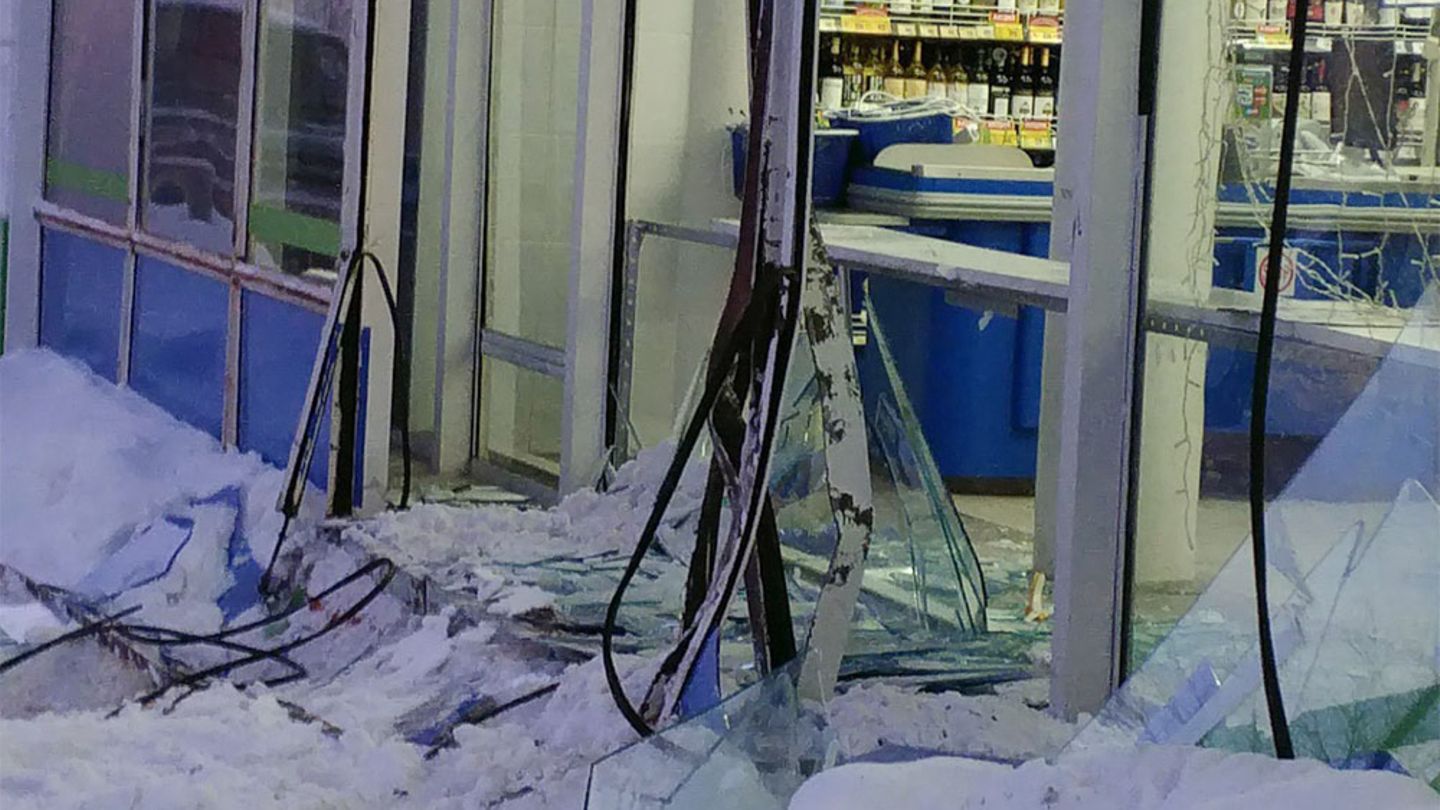Die Tür wurde eingedückt, das Haus blieb aber unversehrt.