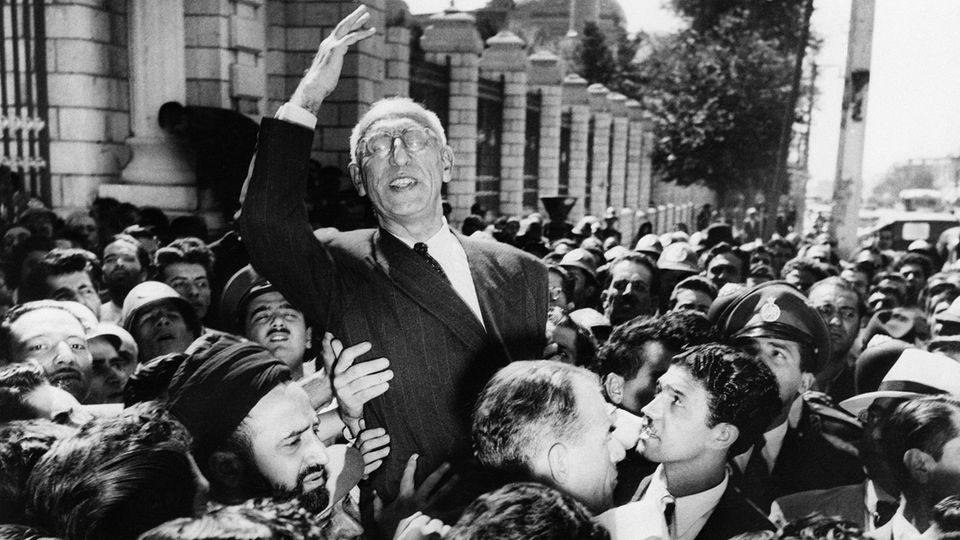 Er war der Mann, der dem Iran sein Öl zurückgeben wollte: 1951 ist Premier Mohammed Mosaddegh der Held der Massen