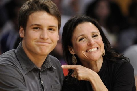 Julia Louis-Dreyfus mit ihrem älteren Sohn Henry