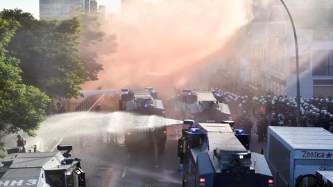 Ein Wasserwerfer-Einsatz der Polizei im Zuge einer Anti-G20-Demonstration in Hamburg