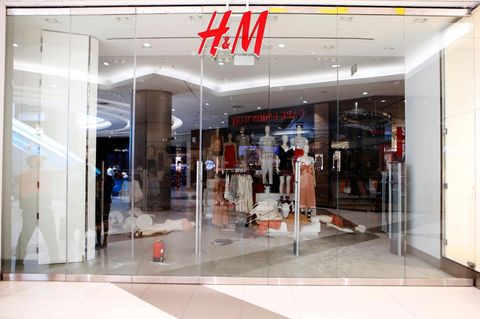 Eine verwüstete H&M-Filiale in Südafrika
