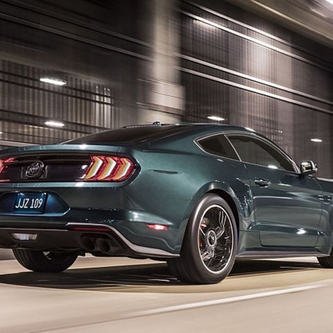 Auf dem Heck prangt das Bullitt-Logo
