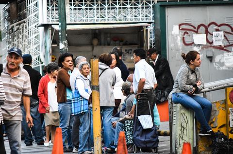 Venezuela Schlange vor Supermarkt