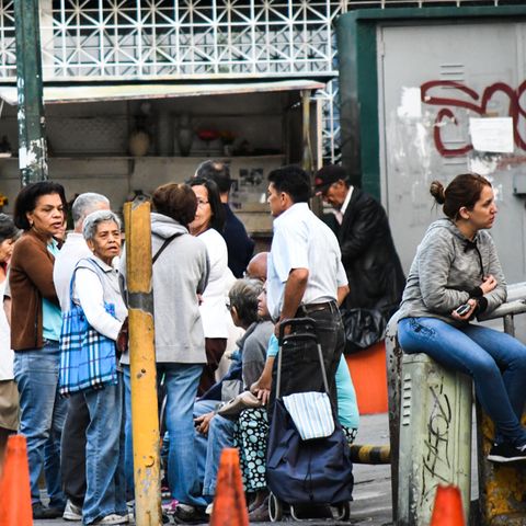Venezuela Schlange vor Supermarkt