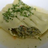 Die schwäbische "Ravioli" ist seit 2009 von der EU in der Herkunftsbezeichnung geschützt. Maultaschen sind eine Spezialität der schwäbischen Küche. Es sind Taschen aus Nudelteig mit einer Grundfüllung aus Brät, Zwiebeln und eingeweichten Brötchen. Hier geht's zum Rezept!