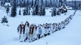 Im Aussteiger-Dorf Obitel Rassveta gilt das Wort von Vissarion, dem sibirischen Christus. Seinen Anhängern gilt der 14. Januar als das wahre Weihnachtsdatum, das mit großen Feierlichkeiten begangen wird.