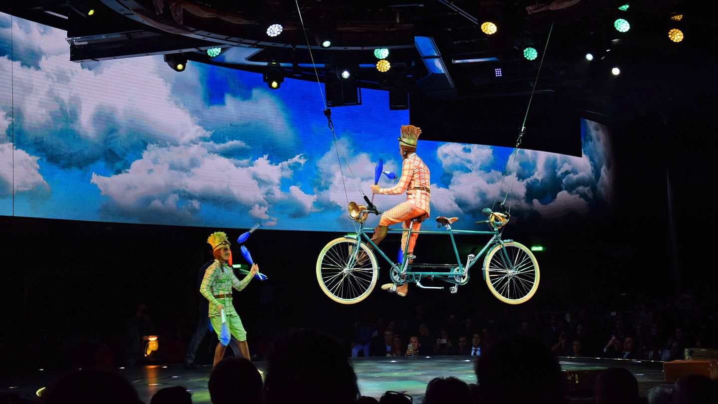 Cirque du Soleil at Sea