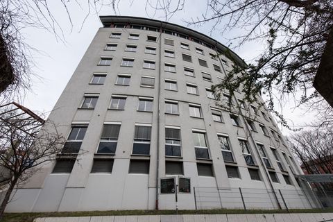 Der Sitz des Sozial- und Jugendamtes des Landkreises Breisgau-Hochschwarzwald in Freiburg ist ein weißes, halbrundes Gebäude