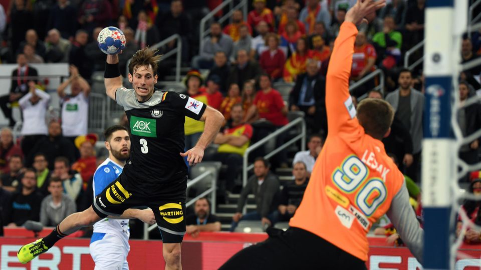 Handball-EM 2018: Videobeweis rettet die "Bad Boys": Deutsche Handballer vorzeitig in Hauptrunde