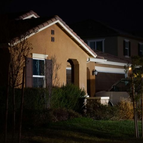 Das Haus der Familie im Dunkeln: Für 13 Geschwister in Kalifornien muss das Zuhause die Hölle gewesen sein - kaum zu essen oder zu trinken, von den Eltern ans Bett gefesselt.