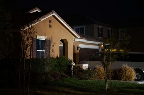 Das Haus der Familie im Dunkeln: Für 13 Geschwister in Kalifornien muss das Zuhause die Hölle gewesen sein - kaum zu essen oder zu trinken, von den Eltern ans Bett gefesselt.