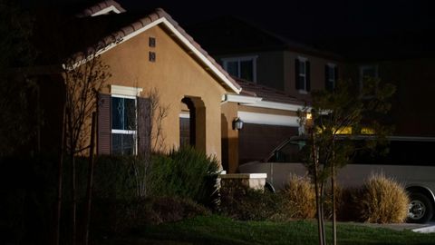 Das Haus der Familie im Dunkeln: Für 13 Geschwister in Kalifornien muss das Zuhause die Hölle gewesen sein - kaum zu essen oder zu trinken, von den Eltern ans Bett gefesselt.