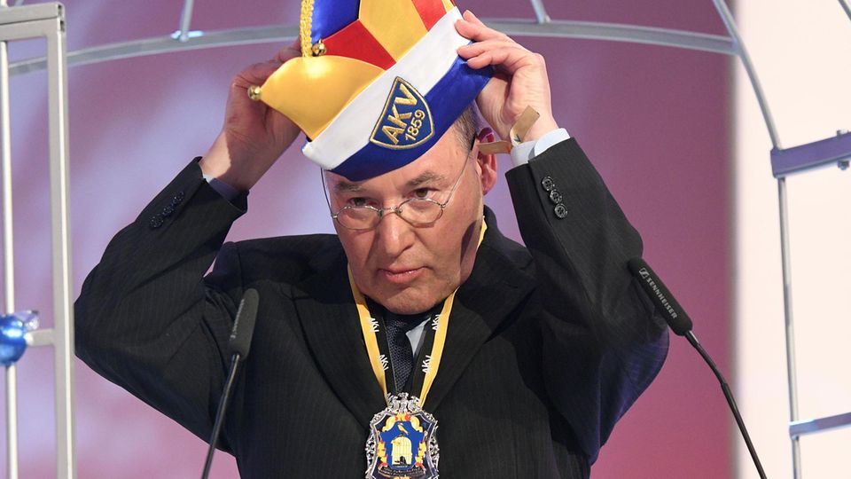 Gregor Gysi Gregor Gysi erhält den Aachener Orden wider den tierischen Ernst