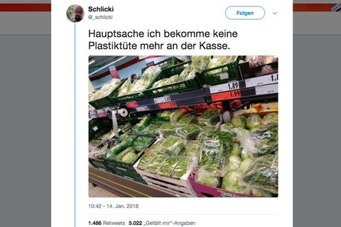 Ein Twitter-Foto zeigt in Plastik verpackte Lebensmittel in einem Supermarkt