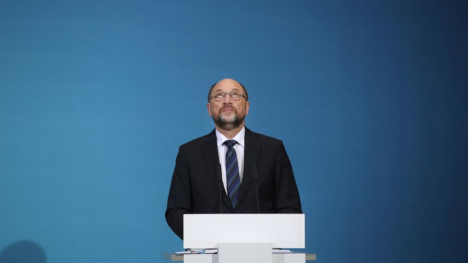 SPD-Chef Martin Schulz blickt nach oben.