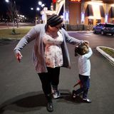 Polyamorie: Kevins Freundin Kay mit seiner jüngsten Tochter