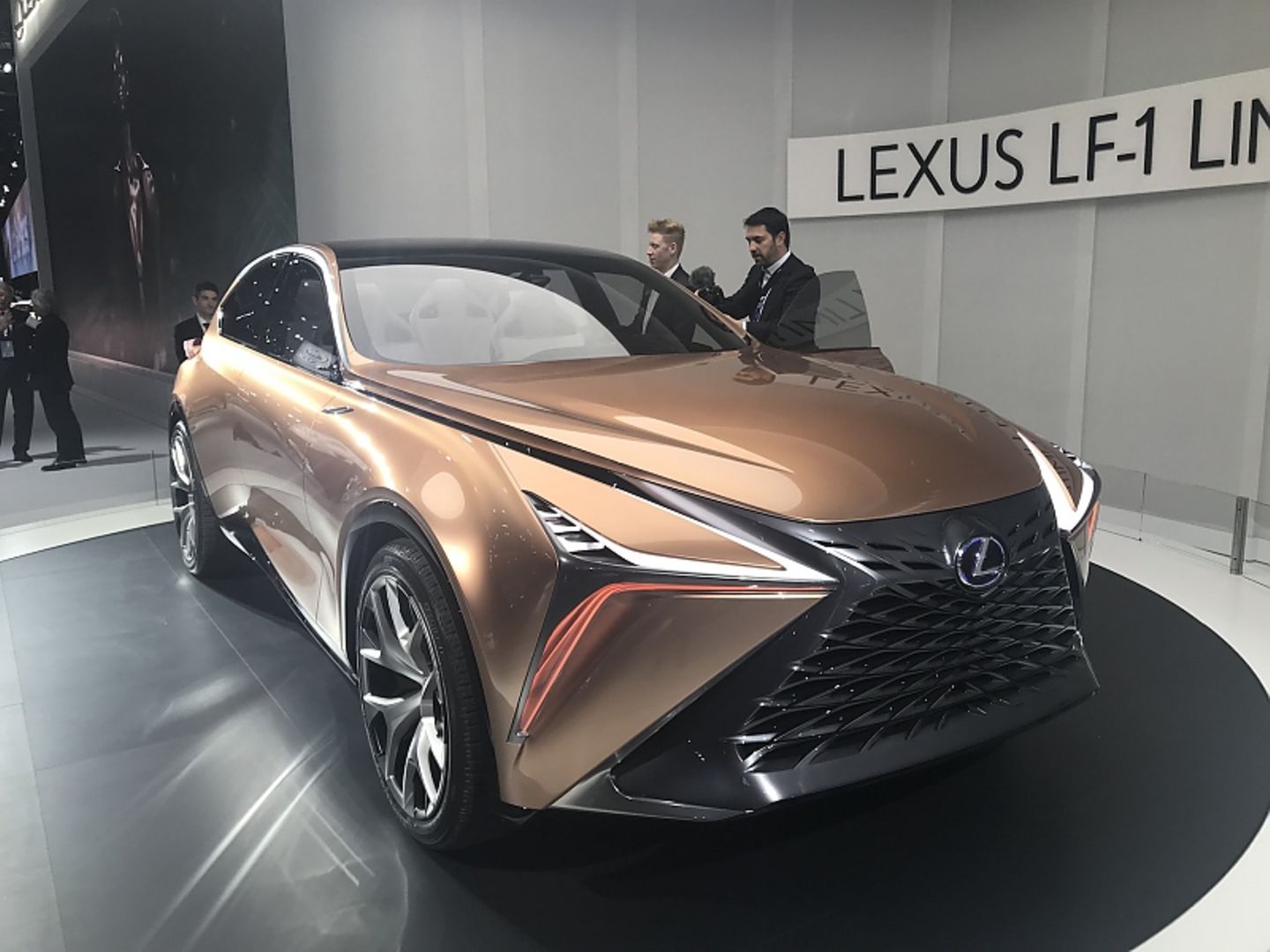 Das Lexus LF 1 Limitless Concept soll den Geschmack der Messebesucher testen