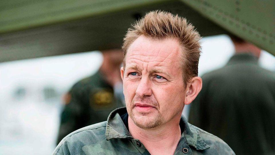Peter Madsen U-Boot Kim Wall Mord Peter Madsen hatte ein U-Boot gebaut. Die schwedische Journalistin Kim Wall kehrte von einer Probefahrt mit dem Unterwasserfahrzeug nicht zurück