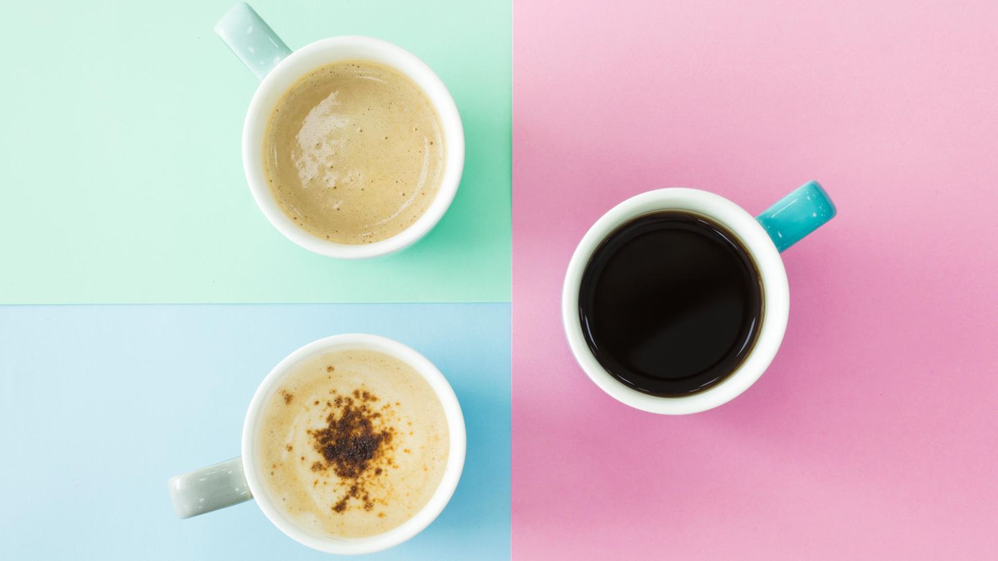 Kaffee  Der Gedanke an Kaffee aufs Zimmer zu bestellen, ist nicht verwerflich. Aber denken wir einen Moment darüber nach: Filterkaffee, der vom Personal gebracht wird, steht vermutlich schon Stunden in der Kaffeemaschine. Deshalb sollte man sich seinen Kaffee lieber selber zubereiten. Mit dem Wasserkessel im Zimmer. Auch wenn man dafür das Bett verlassen muss.