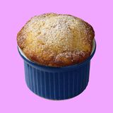 Soufflé  Nur wenige Minuten ist ein Soufflé fluffig und perfekt aufgegangen. Bis das Dessert aber in Ihrem Hotelzimmer angekommen ist, ist es vermutlich kalt und eingefallen. Bestellen Sie deshalb lieber etwas anderes.