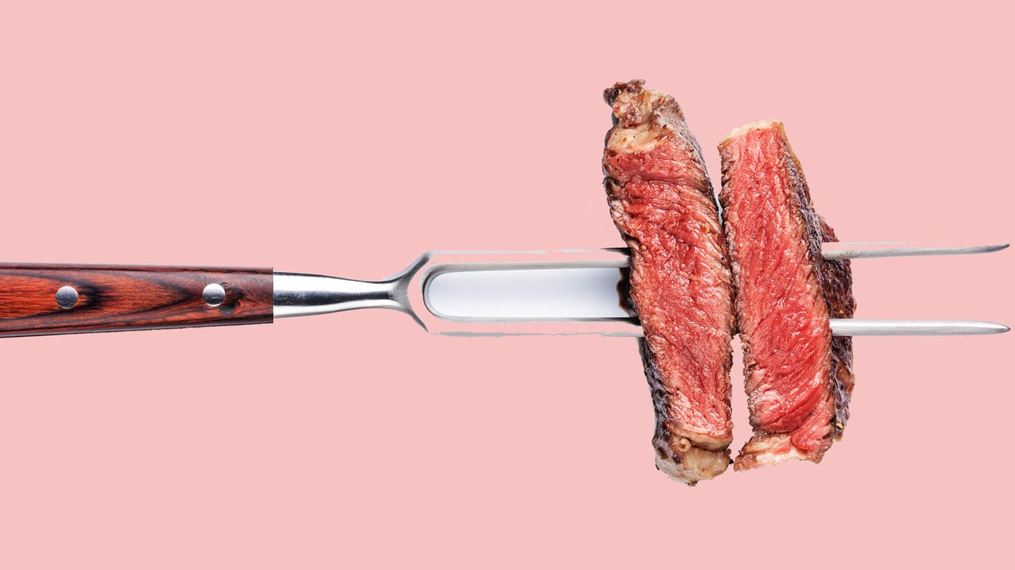 Steak  Wenn Sie es sich nicht verkneifen können, ordern Sie Ihr Steak lieber eine Garstufe darunter, wie Sie es gern hätten. Auf dem Weg von der Küche im Erdgeschoss bis zu Ihrem Zimmer zieht das Steak noch weiter gar. Wenn Sie das Risiko nicht eingehen wollen, bestellen Sie besser etwas anderes.