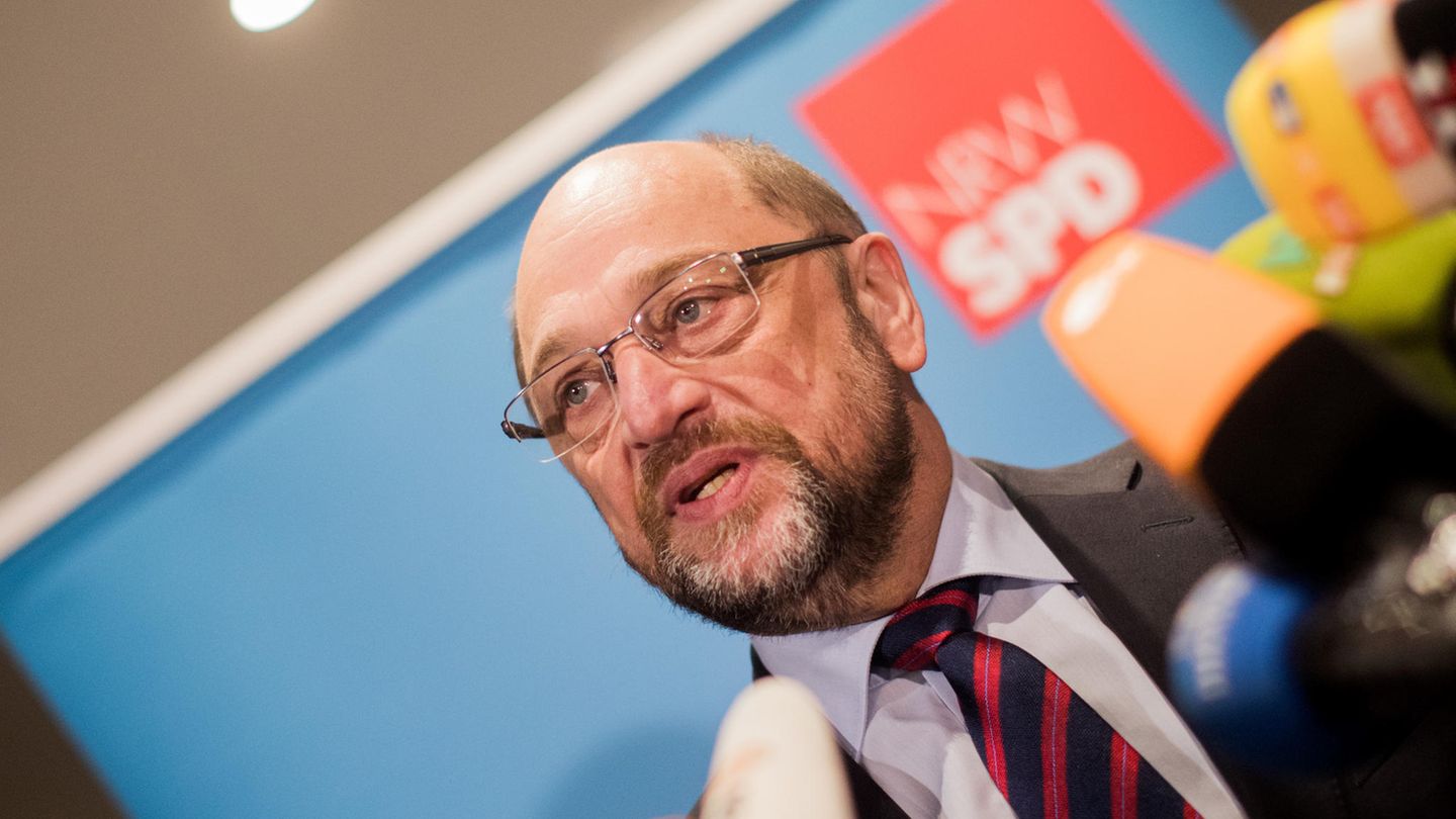 Martin Schulz am Dienstag in Düsseldorf. Der SPD-Chef warb bei den rheinischen Delegierten des SPD-Bundesparteitags, der am kommenden Sonntag in Bonn stattfindet, für Koalitionsverhandlungen.