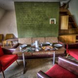 FDGB-Heim "Max Niklas"  Einblick in eines der Zimmer des nach der Wende "Kaiserhof" genannten Hotels, das noch nicht vom Vandalismus in Mitleidenschaft gezogen wurde.