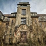 Spezialheim in Sachsen  Eine eher grausame Geschichte hat das Kinderheim Oberschöna hinter sich, das 1824 als Landeswaisenhaus des Königreiches Sachsen errichtet wurde.