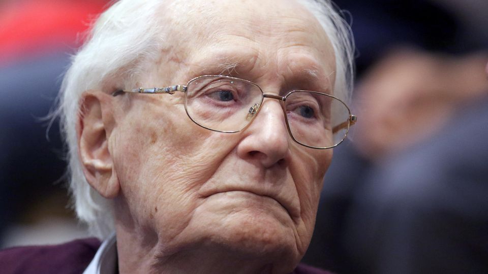 Der frühere SS-Mann Oskar Gröning - hier ein Foto aus dem Prozess vom Sommer 2015 - war wegen Beihilfe zum Mord in 300.000 Fällen verurteilt worden