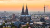 In Köln sind große Firmen wie Rewe, Ford und Lanxess zu Hause. Gesucht werden laut Stepstone insbesondere Finanzspezialisten, Marketingexperten und Vertriebler.  Fachkräftenachfrage/monatliche Stellenanzeigen je 100.000 Einwohner: 745