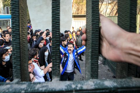 Iran: Wie aus einem Machtkampf fast ein Volksaufstand wurde
