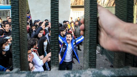 Iran: Wie aus einem Machtkampf fast ein Volksaufstand wurde