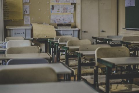 Ein Lehrerklassenraum einer Schule ist zu sehen.