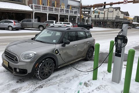 Mini Cooper S E Countryman All4 Jackson Hole - zum zweite Mal an einer Ladesäule