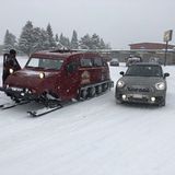 Mini Cooper S E Countryman All4 Yosemite Nationalpark - einer von den beiden kommt hier besser durch