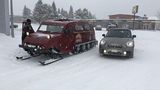 Mini Cooper S E Countryman All4 Yosemite Nationalpark - einer von den beiden kommt hier besser durch