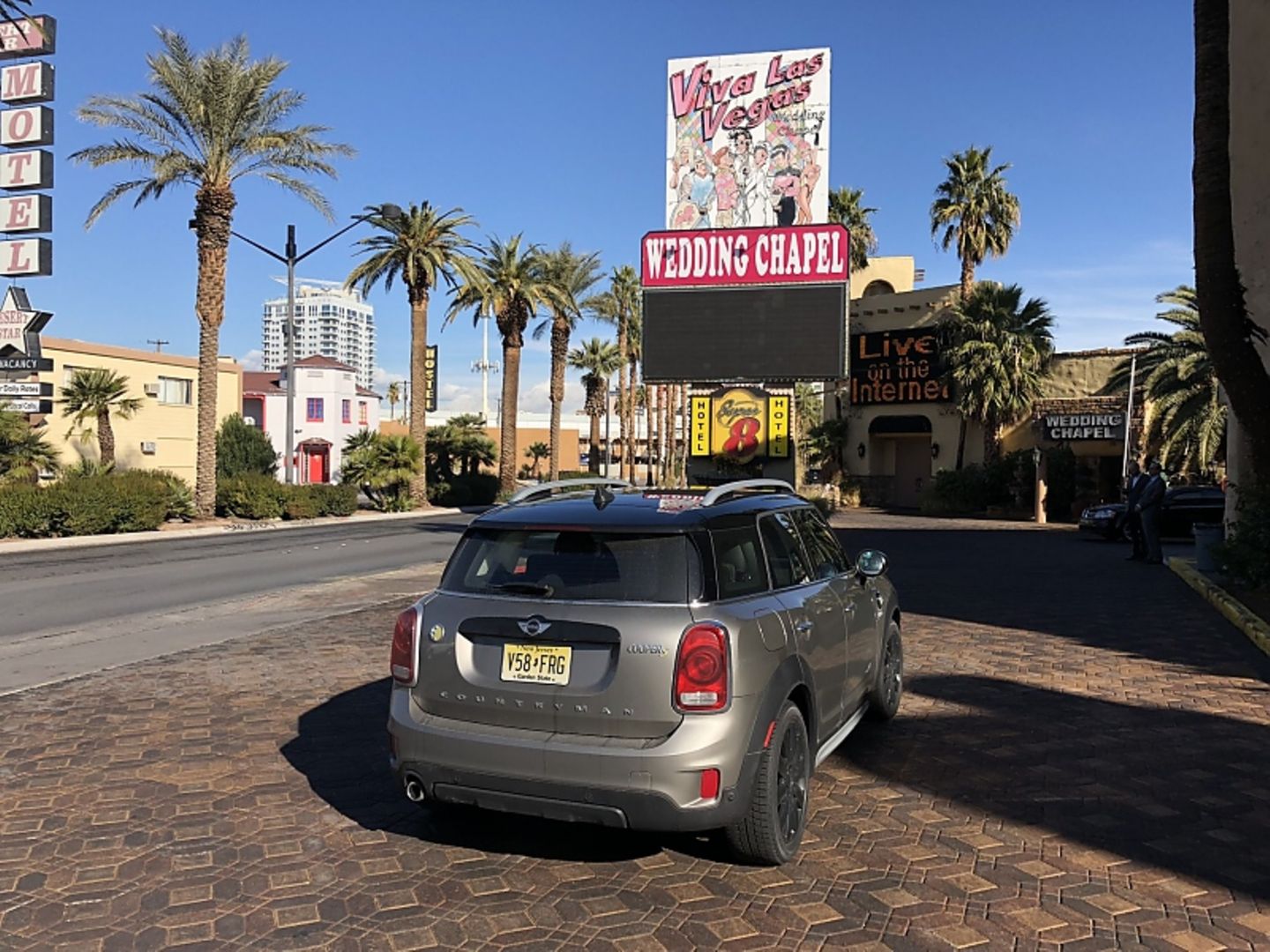 Mini Cooper S E Countryman All4 in Las Vegas - gerade frisch an der Steckdose aufgeladen