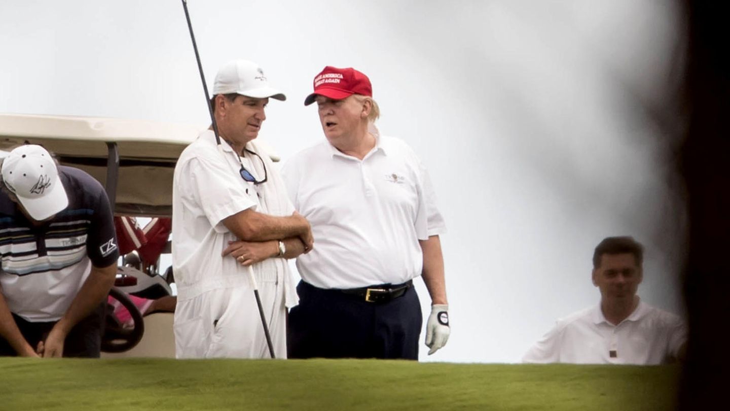 Donald Trump beim Golfen: übergewichtig oder gar fettleibig?