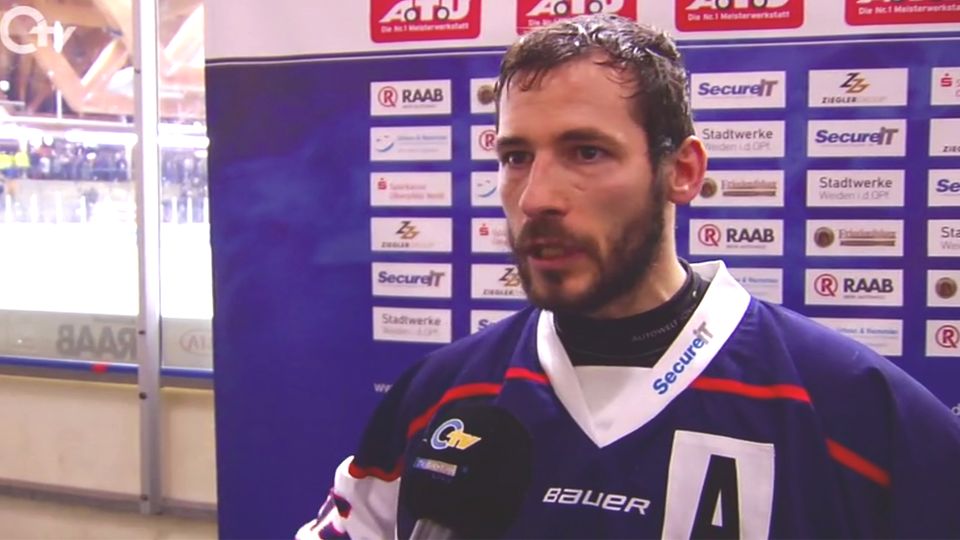 Eishockeyspieler in Rage: "Leck mich am Arsch!": Diese geniale Wutrede müssen Sie sehen Eishockeyspieler in Rage: "Leck mich am Arsch!": Diese geniale Wutrede müssen Sie sehen